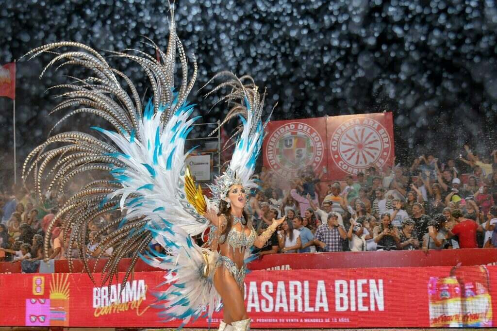 Con Un Gran Desfile De Comparsas Del Interior En El Nolo Alias Se