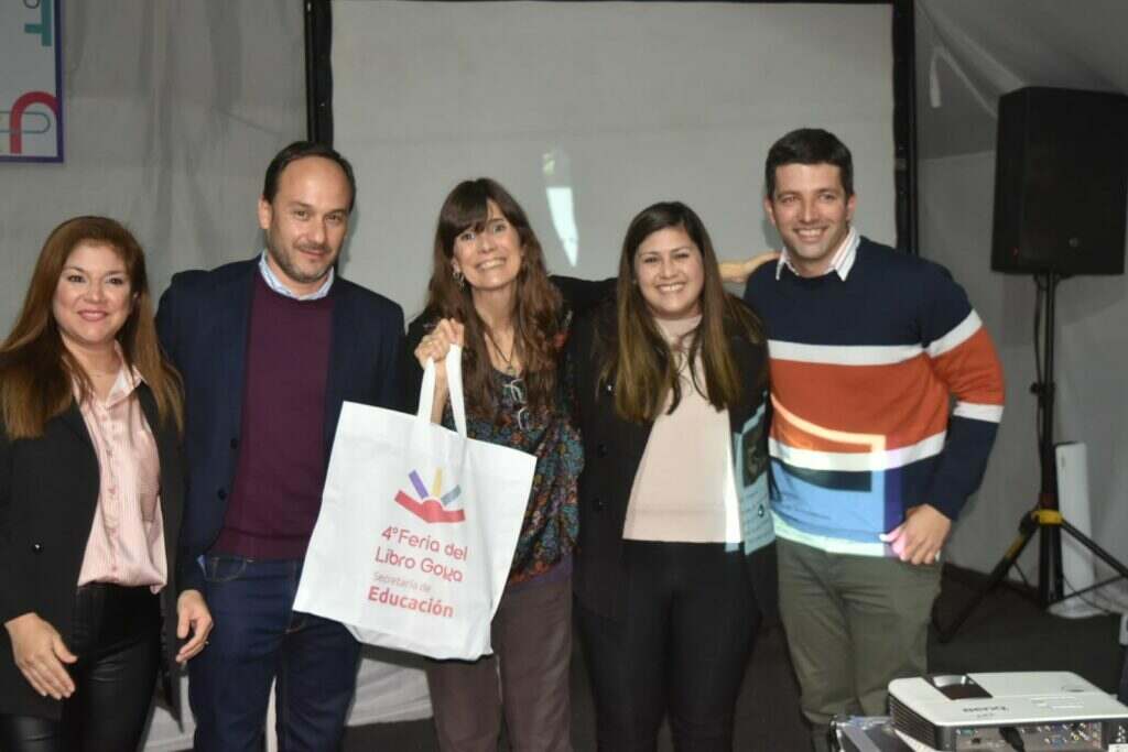 ELENA SANTA CRUZ ELOGI LA FERIA DEL LIBRO DE GOYA 88.3 Radio Ciudad